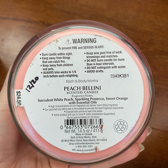 bath and body works candle in peach bellini - Picture 2 of 3